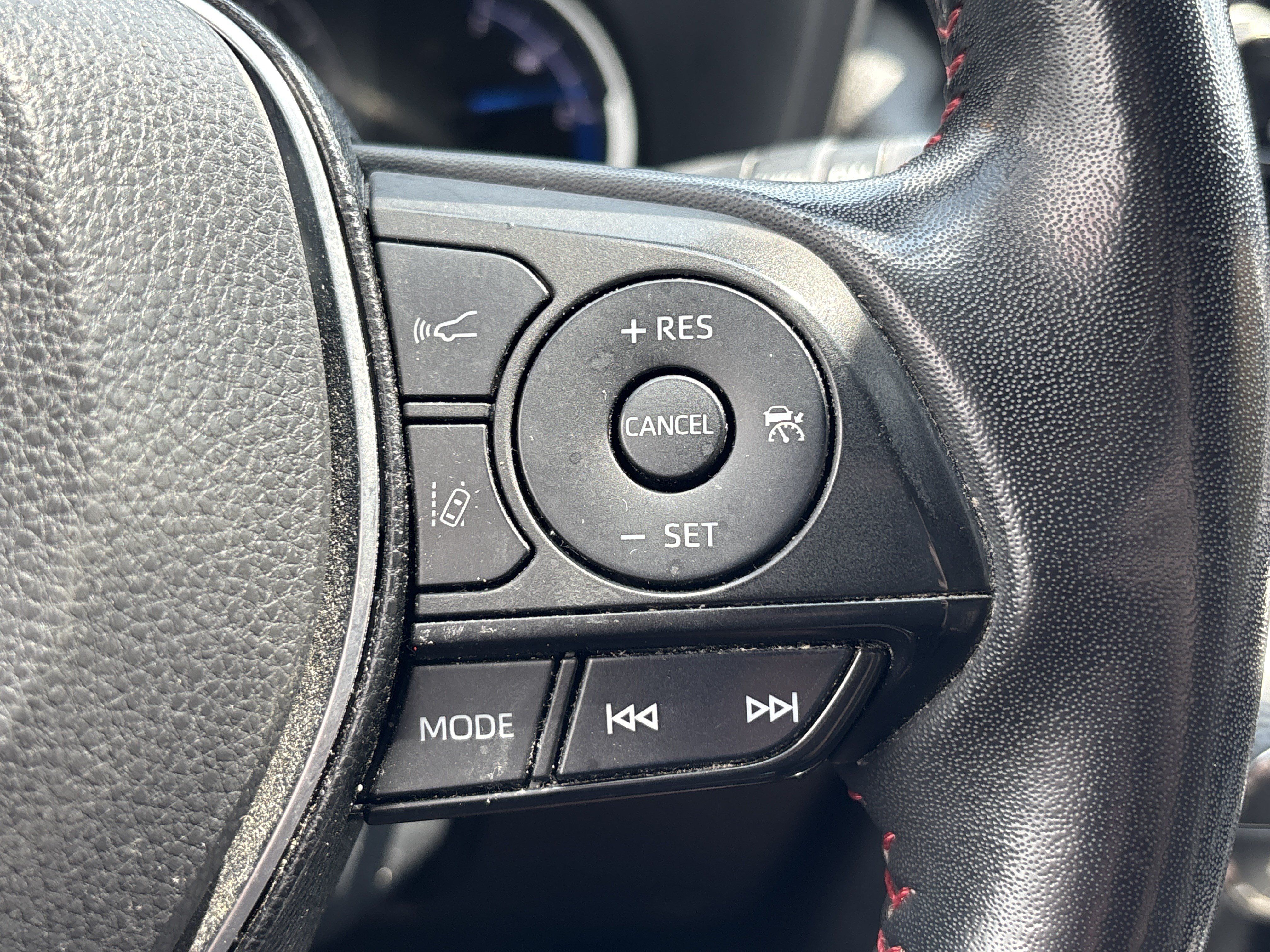 Used 2022 Toyota RAV4 SE w/ Weather & Moonroof Package AWD/4WD image 19