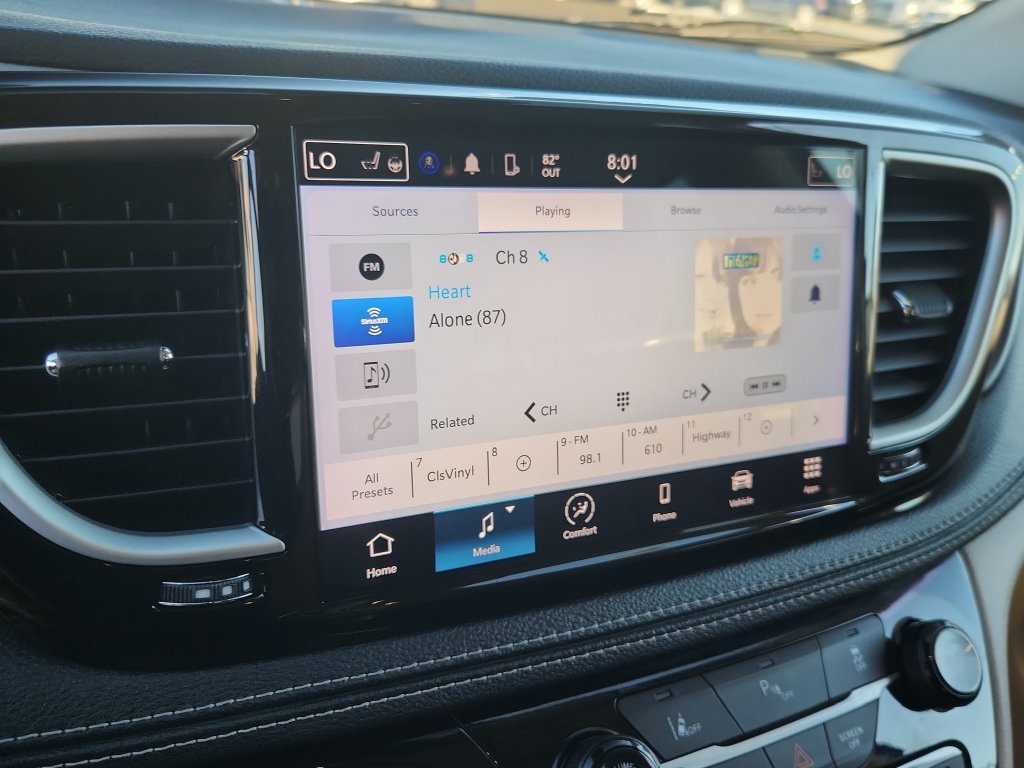 Used 2023 Chrysler Pacifica Touring-L FWD image 23