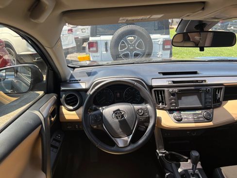Used 2017 Toyota RAV4 XLE FWD image 22
