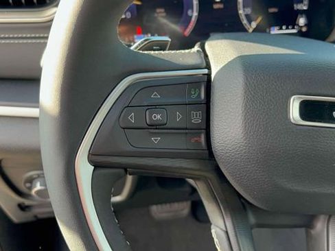 Used 2023 Jeep Grand Cherokee Altitude AWD/4WD image 21