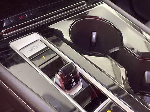 Used 2024 Volkswagen Atlas SE image 15