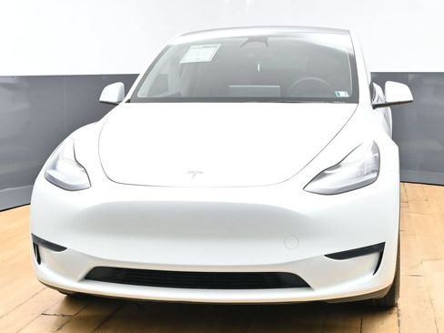 Used 2023 Tesla Model Y Long Range AWD/4WD image 4