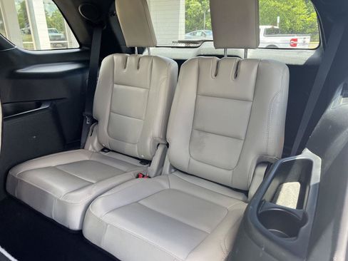 Certified 2019 Ford Explorer Limited w/ Ford Safe & Smart Package AWD/4WD image 9