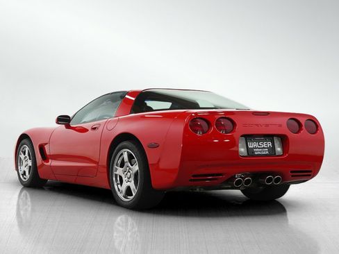 Used 1999 Chevrolet Corvette Coupe w/ Roof Pkg RWD image 3