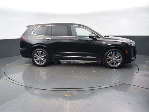 Used 2022 Cadillac XT6 Premium Luxury w/ Technology Package image 7