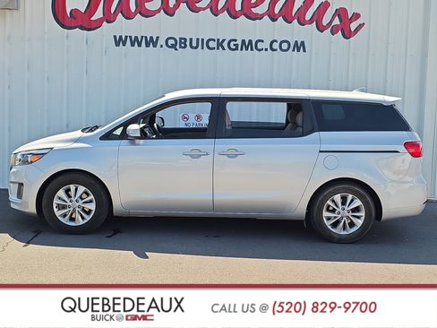 Used 2018 Kia Sedona LX image 4