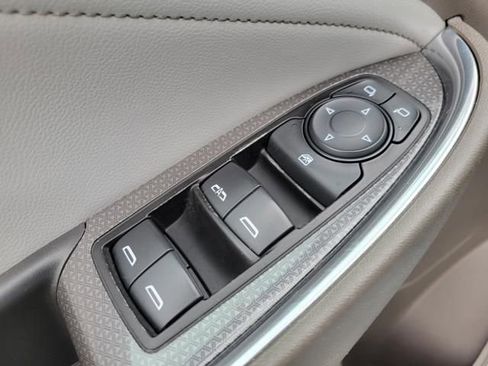 Used 2018 Chevrolet Malibu LT w/ Leather Package FWD image 14