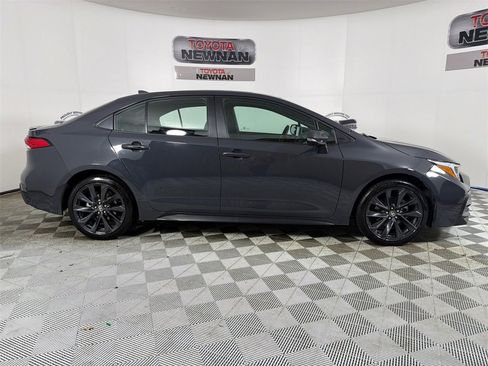 Used 2024 Toyota Corolla SE image 2