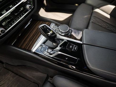 Used 2023 BMW 540i xDrive w/ Premium Package image 19