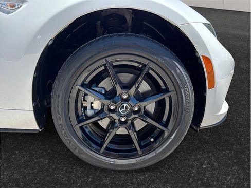 Used 2020 MAZDA MX-5 Miata Sport RWD image 13