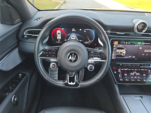 Used 2023 Maserati Grecale GT image 16