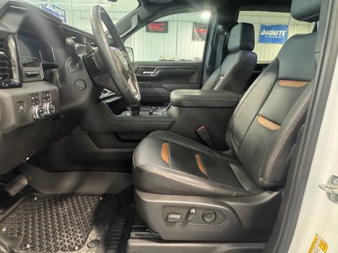 Used 2023 GMC Sierra 1500 AT4 w/ AT4 Premium Package AWD/4WD image 9
