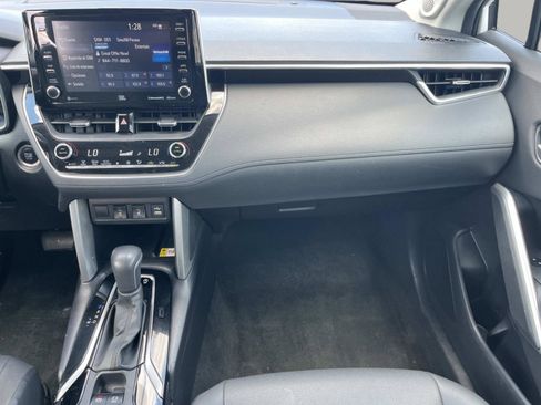 Used 2022 Toyota Corolla Cross XLE w/ Convenience Package FWD image 10