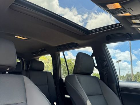 Used 2022 Lexus GX 460 w/ Black Line Special Edition AWD/4WD image 11