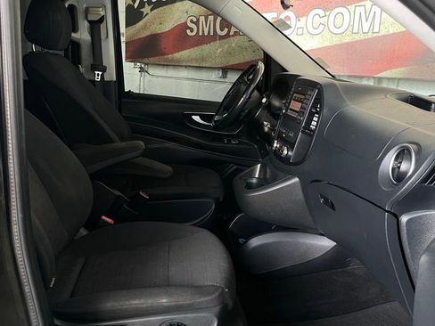 Used 2018 Mercedes-Benz Metris Passenger w/ Premium Exterior Package image 16