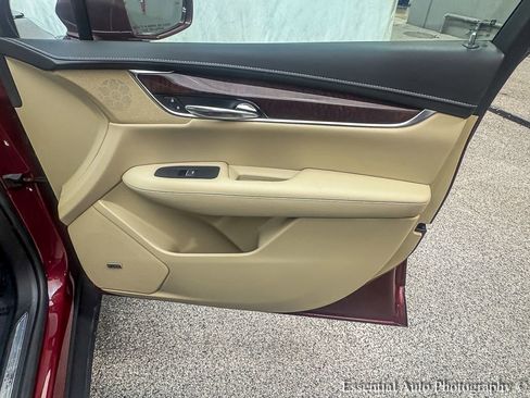 Used 2017 Cadillac XT5 Luxury w/ Driver Awareness Package image 28