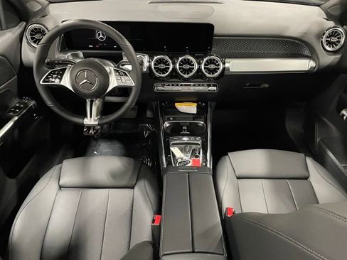 New 2025 Mercedes-Benz GLB 250 4MATIC image 18