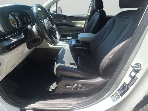 Used 2024 Kia Carnival LX FWD image 10