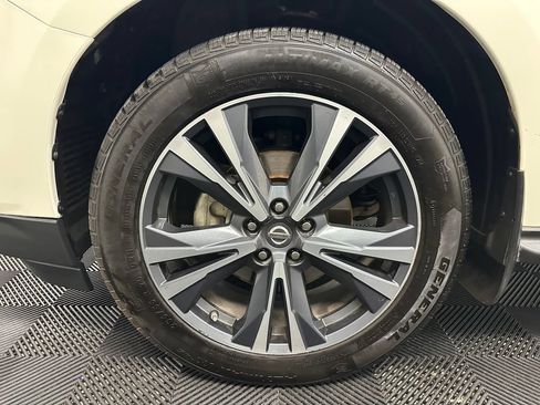 Used 2019 Nissan Pathfinder Platinum AWD/4WD image 39