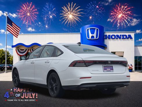 Used 2025 Honda Accord SE image 4