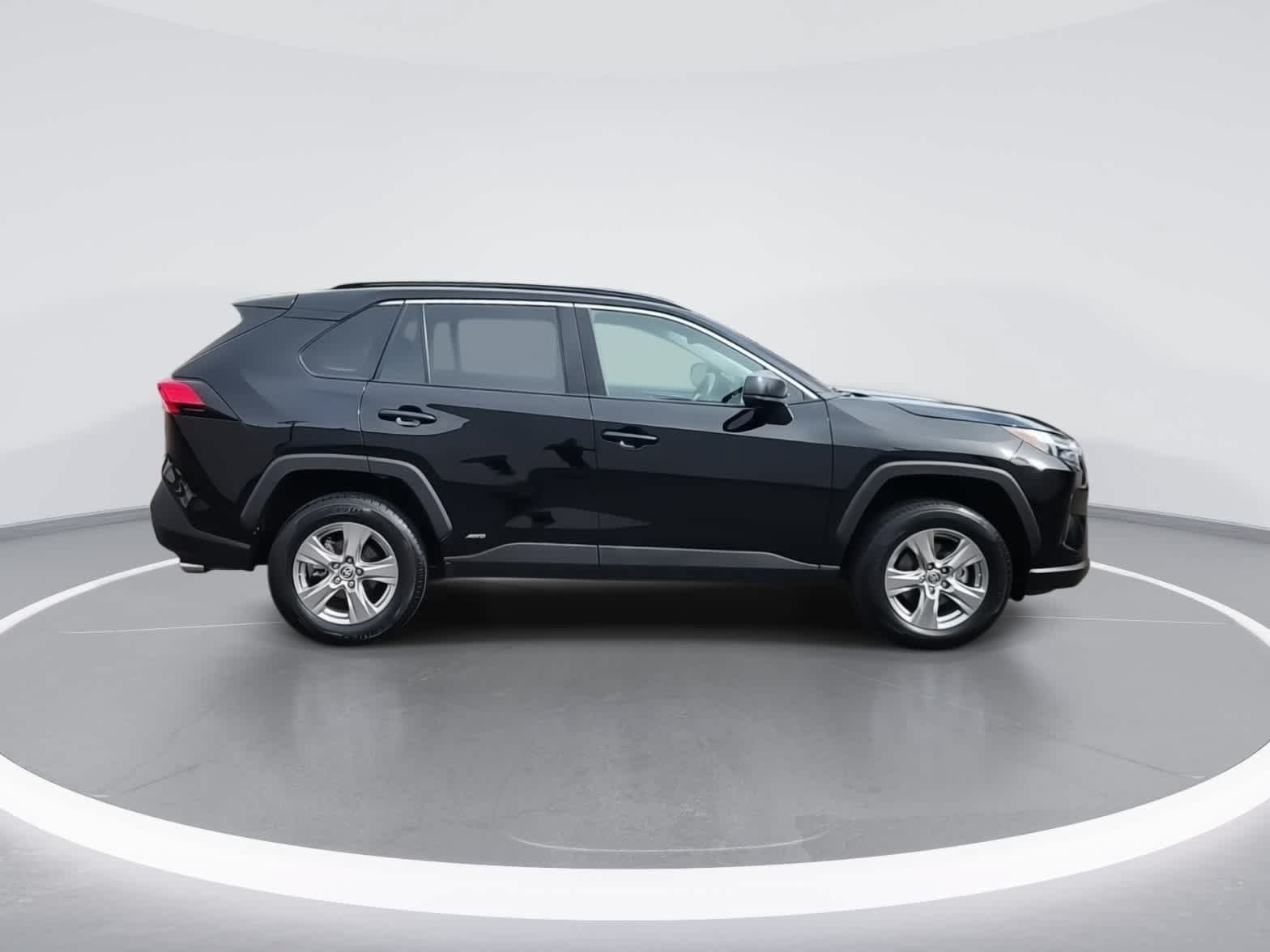 Certified 2024 Toyota RAV4 LE AWD/4WD image 9