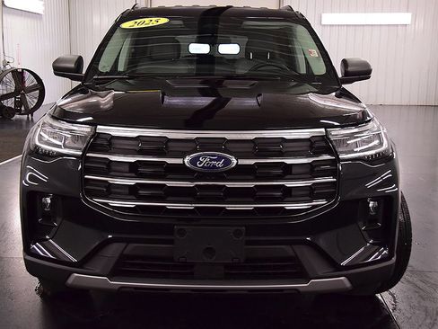 Used 2025 Ford Explorer Active w/ Active Comfort Package AWD/4WD image 2