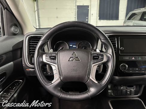 Used 2018 Mitsubishi Outlander SEL AWD/4WD image 35