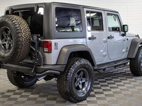Used 2016 Jeep Wrangler Unlimited Sahara w/ Connectivity Group AWD/4WD image 3