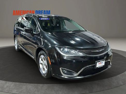 Used 2017 Chrysler Pacifica Touring-L Plus FWD image 7