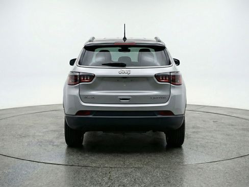 Used 2025 Jeep Compass Limited AWD/4WD image 7
