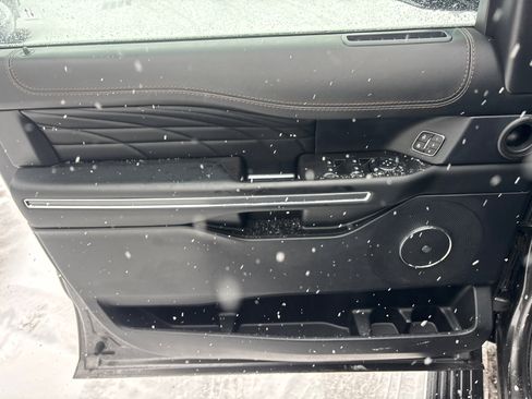 Used 2021 Ford Expedition Platinum image 11