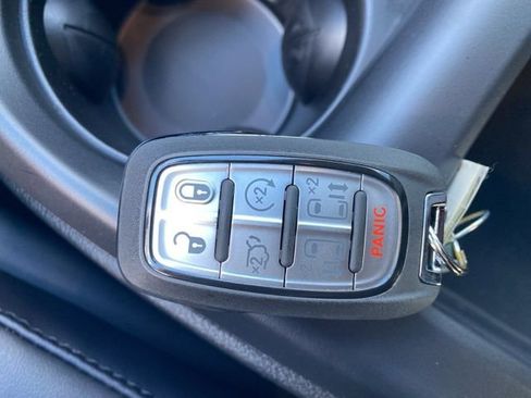 New 2026 Chrysler Pacifica Select image 42