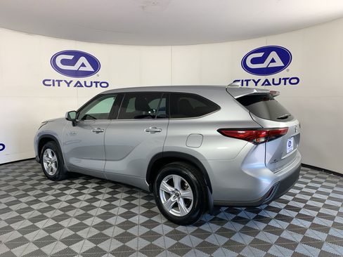 Used 2020 Toyota Highlander LE AWD/4WD image 5