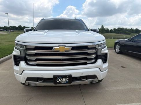 Used 2022 Chevrolet Silverado 1500 High Country AWD/4WD image 2