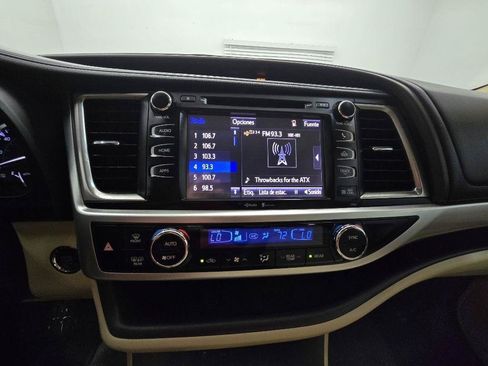Used 2015 Toyota Highlander XLE FWD image 25