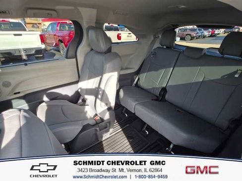 Used 2024 Toyota Sienna Limited image 11