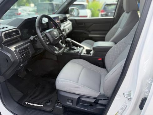 Certified 2025 Toyota Tacoma SR5 AWD/4WD image 15