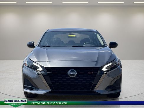 Used 2025 Nissan Altima 2.5 SR FWD image 8