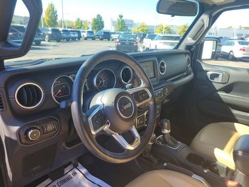 Used 2018 Jeep Wrangler Unlimited Sahara image 25