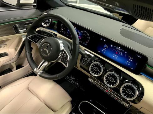 Used 2025 Mercedes-Benz CLA 250 image 34