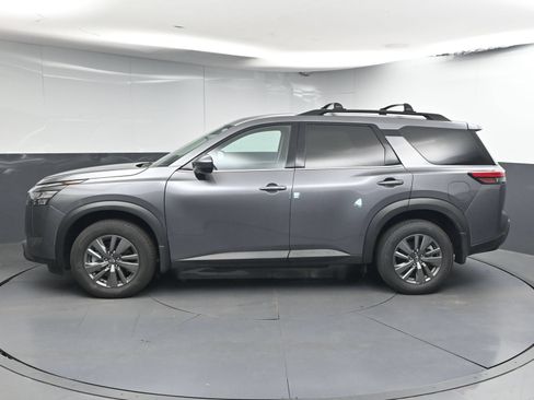 Certified 2025 Nissan Pathfinder SV FWD image 4