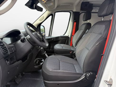 Used 2025 RAM ProMaster 2500 w/ Premium Convenience Group FWD image 10