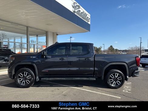 Used 2023 GMC Sierra 1500 AT4 w/ Technology Package image 4
