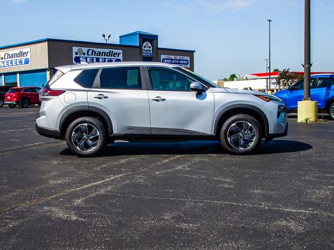 Used 2025 Nissan Rogue SV FWD image 8