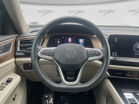 Used 2024 Volkswagen Atlas SE w/ Panoramic Sunroof Package AWD/4WD image 12