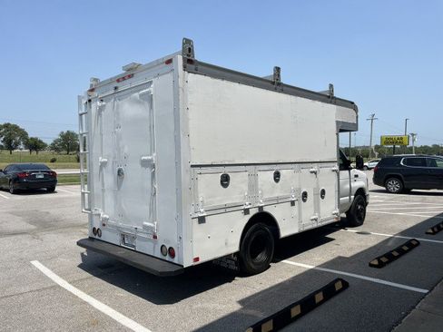Used 2016 Ford E-350 and Econoline 350 Super Duty w/ Power Windows & Locks Group image 2