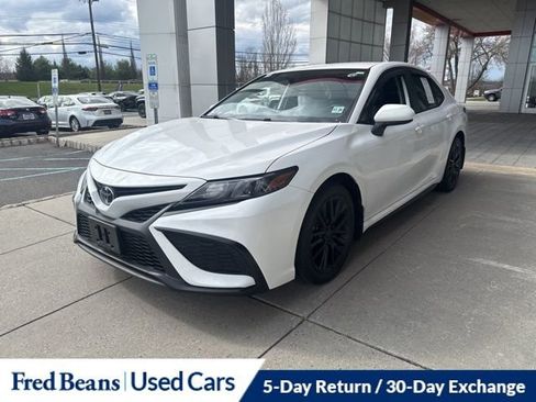 Used 2024 Toyota Camry SE w/ Cold Weather Package image 19