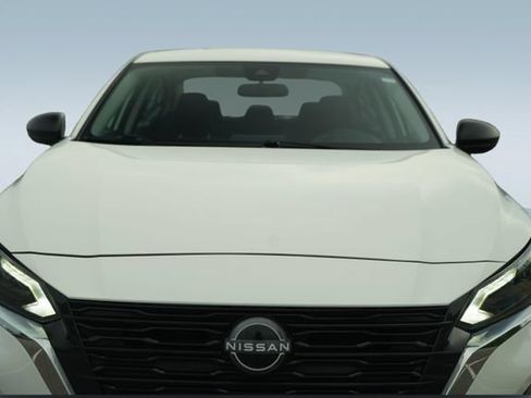 Used 2025 Nissan Altima 2.5 SV FWD image 39