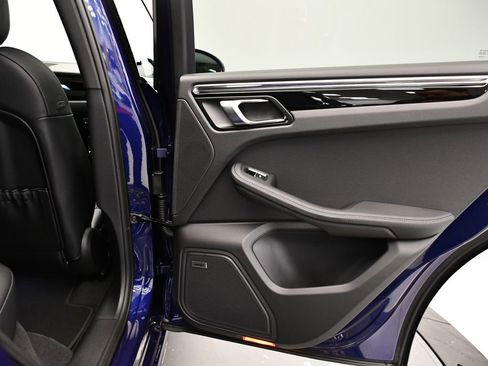 Certified 2025 Porsche Macan image 51