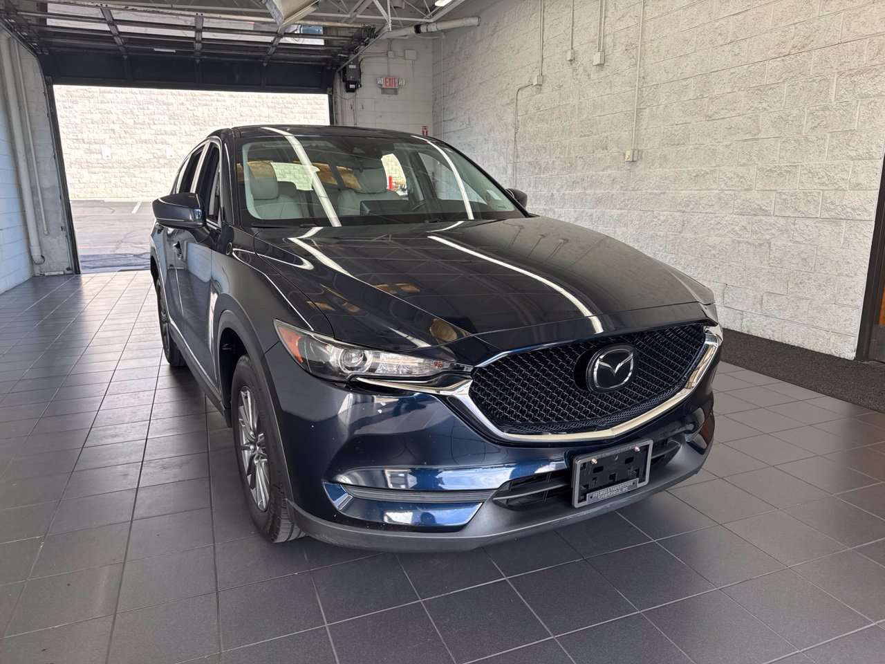 Used 2021 MAZDA CX-5 Touring FWD image 2